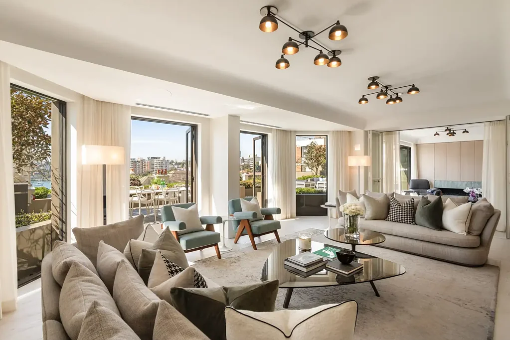 Potts Point 4房  奢华四卧绝美杰作，位于标志性的波茨角，配备3个大型车库  Lavish 4-Bedroom Absolute Masterpiece In Iconic Potts Point Setting, With 3x LUG