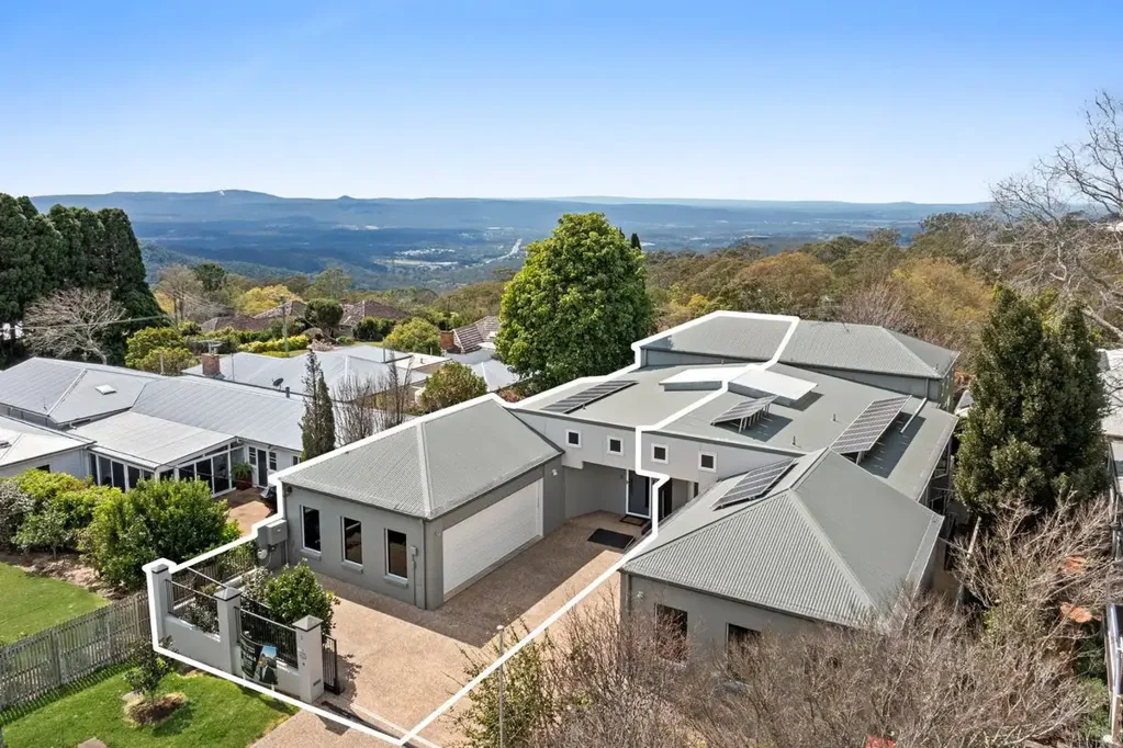 Rangeville 4 Bedroom Architecturally Designed Escarpment Townhouse with Breathtaking Views