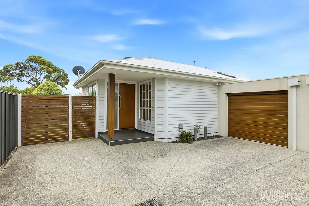 2/14 Seagull Avenue, Altona, VIC 3018