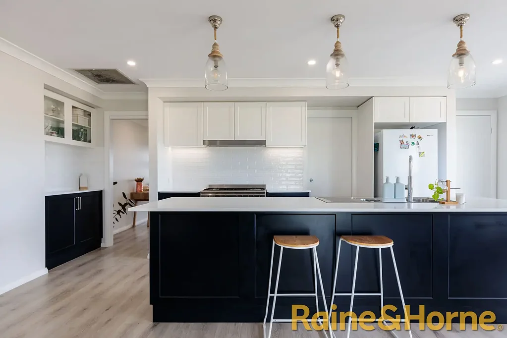Dubbo 4ਬੈੱਡਰੂਮ Modern Family Living with Space, Style & Comfort