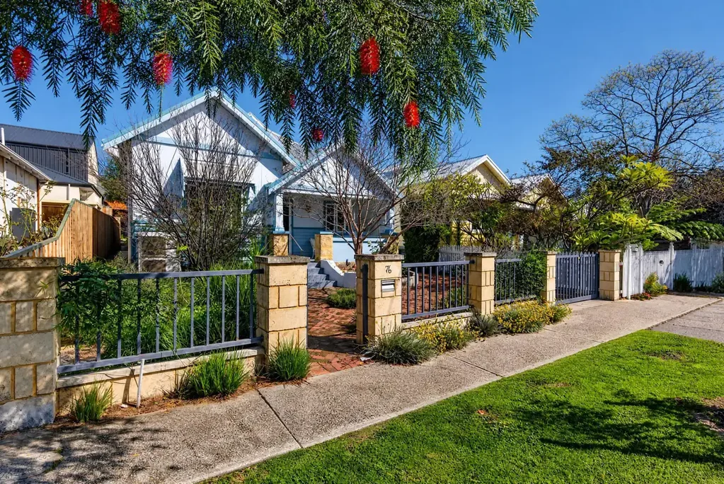 Mosman Park 3બેડરૂમ Character-Filled North-Facing Residence with Future Potential