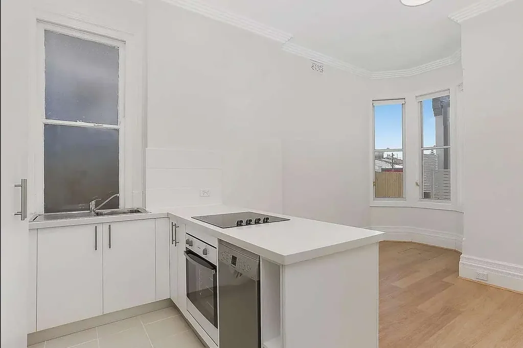 BEACH SIDE LIVING - COOGEE BEACH AT YOUR DOORSTEP!