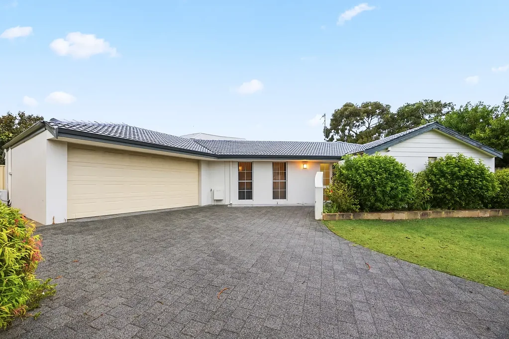 Hillarys 4कमरा Family Space, Modern Comfort & A Backyard You'll Love