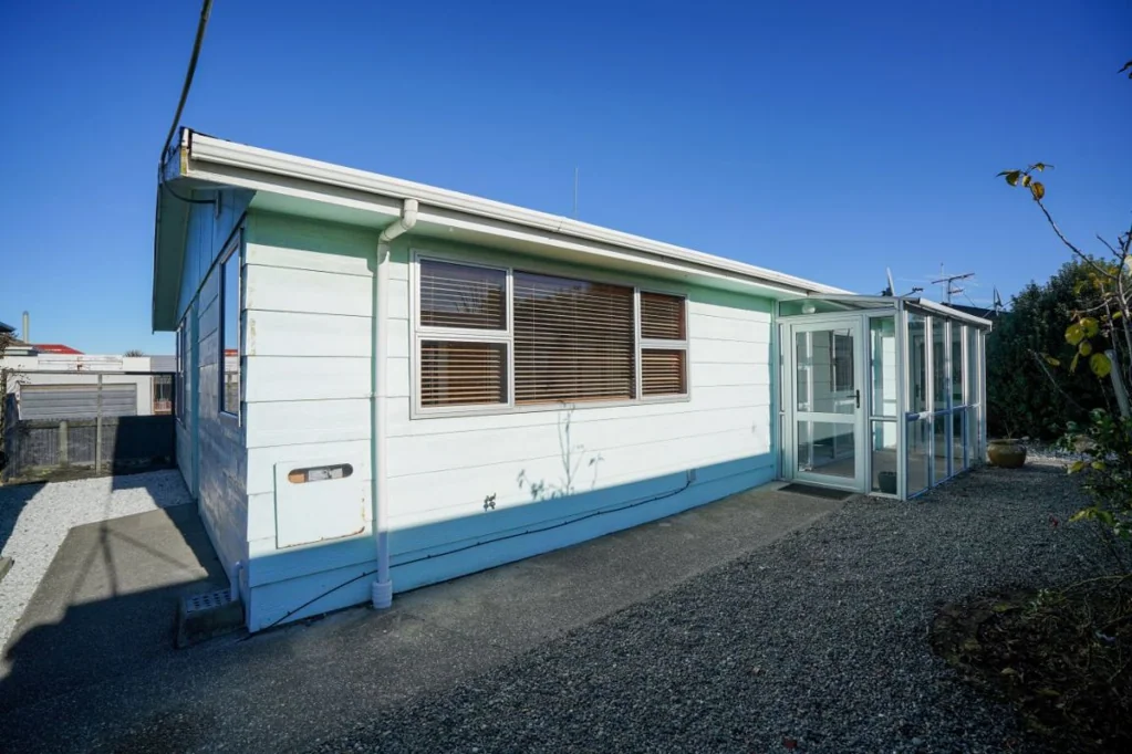 Strathern 2 Bedroom Spacious, Sunny And Secure Starter!