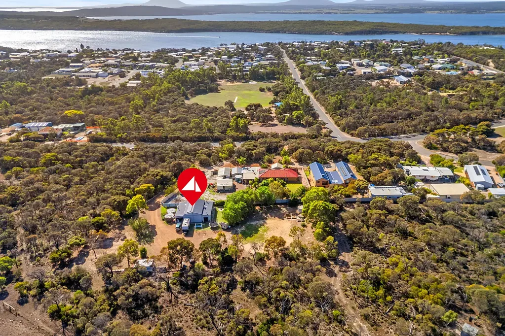 Coffin Bay 3ห้องนอน The Ultimate Coffin Bay Base – Build, Store & Escape