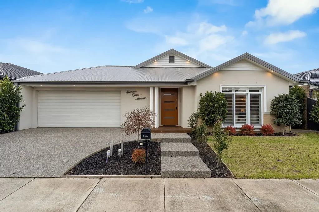 11 Oasis Avenue, Mickleham, VIC 3064