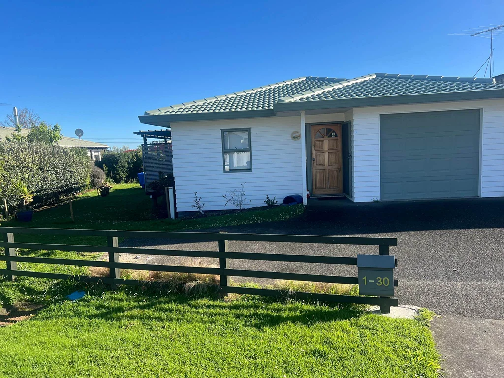 Spacious & Stylish 2 Bedroom Duplex
