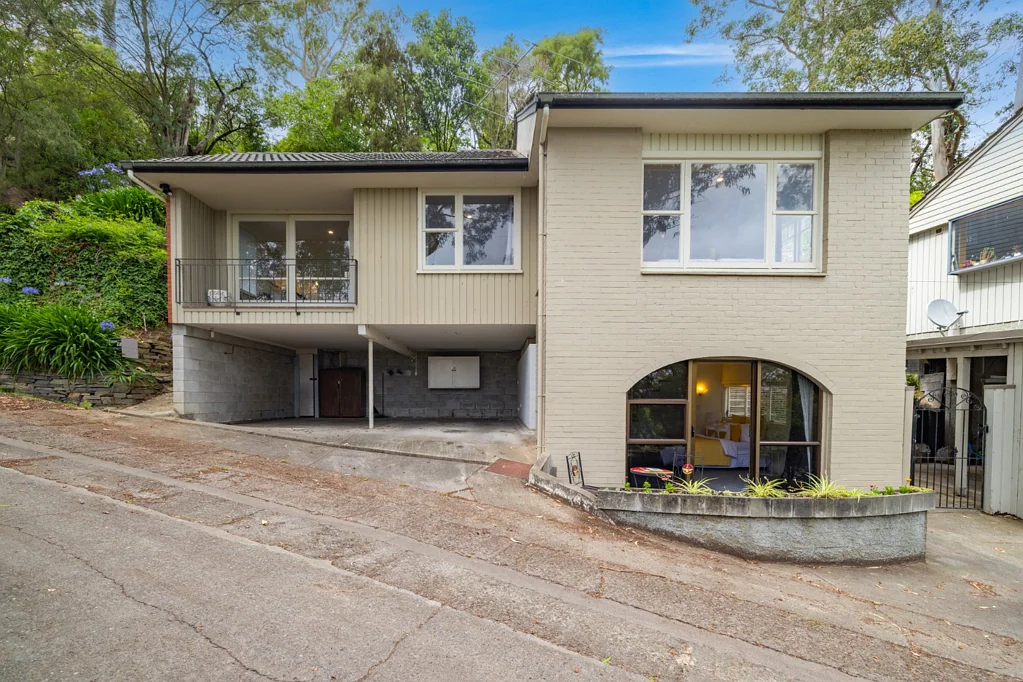 Family Living in Beautiful Cashmere Setting!