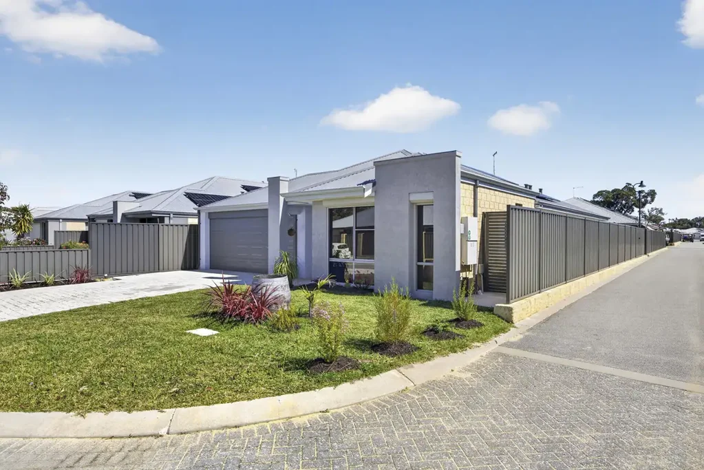 Coodanup 4Kwarto Why: Offering a premium corner position, this newly built and perfectly placed property provides easy care family comfort throughout