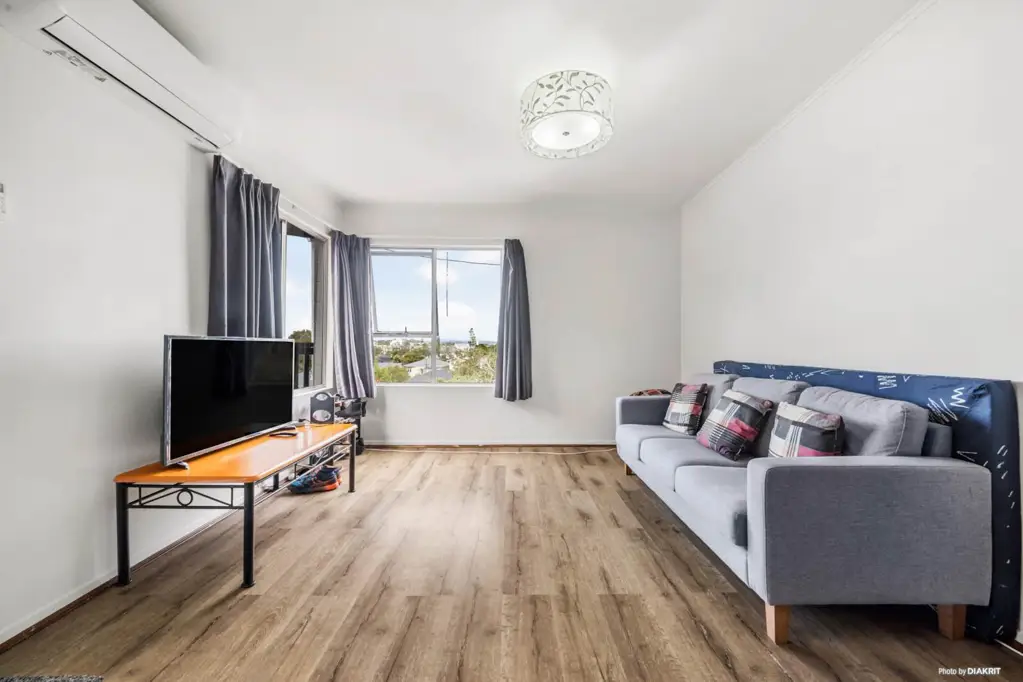 One Tree Hill 4 Bedroom Motivated Vendor, Perfect First Home or Investment