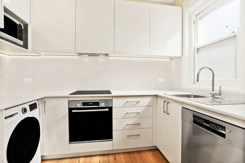 Superbly located not far from the bustling heart of glamorous Double Bay village and Redleaf pool