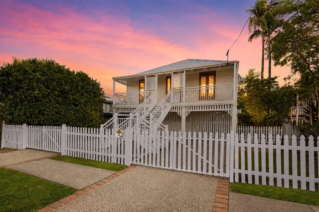 Sherwood 4Zimmer Timeless Queensland Charm with Exciting Dual Living Potential