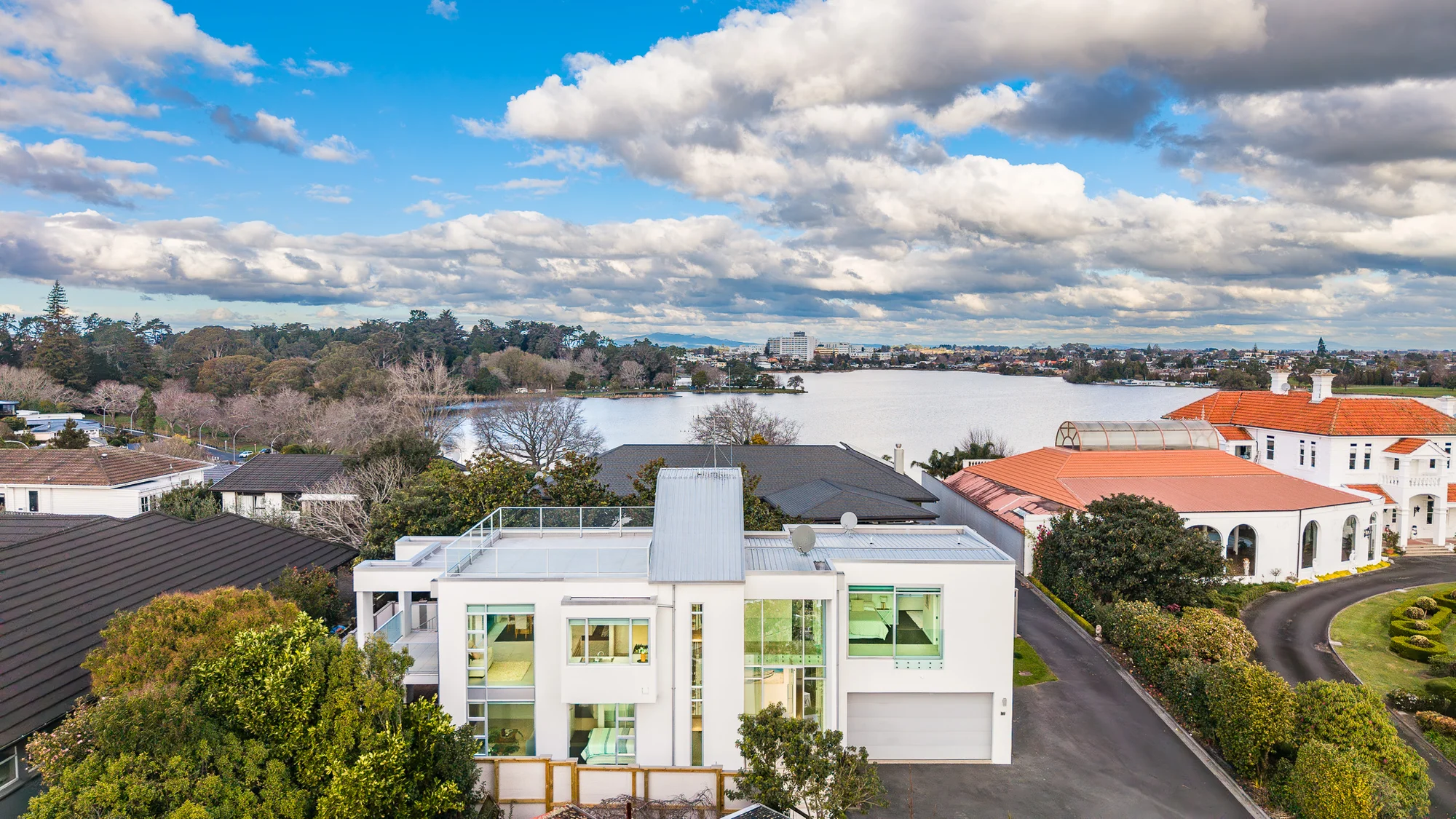 Frankton 4房  Contemporary Elegance with a View
