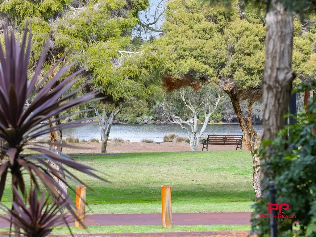 Maylands 4 Slaapkamer First Time Ever Offered For Sale - Prestigious Riverside Living in the Exclusive Peninsula Estate