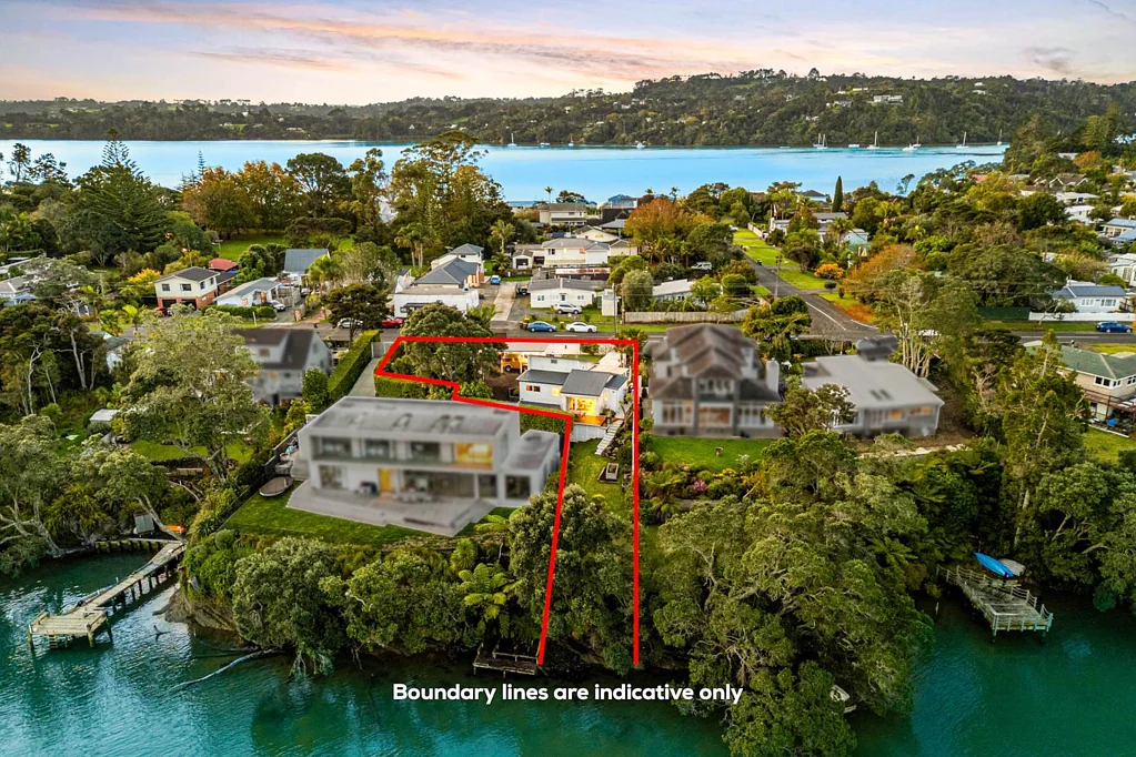 Herald Island 3Moenga Elevated Picturebook Living