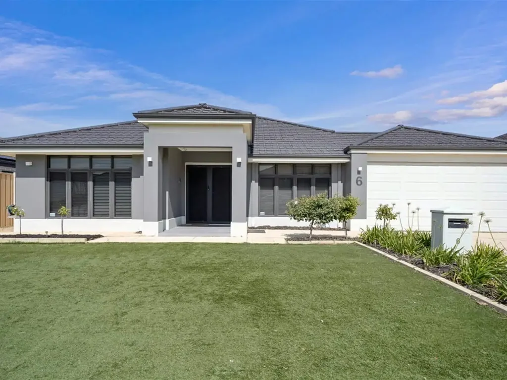 Spacious 4x2x2 Family Home with Theatre, Study & Outdoor Ent