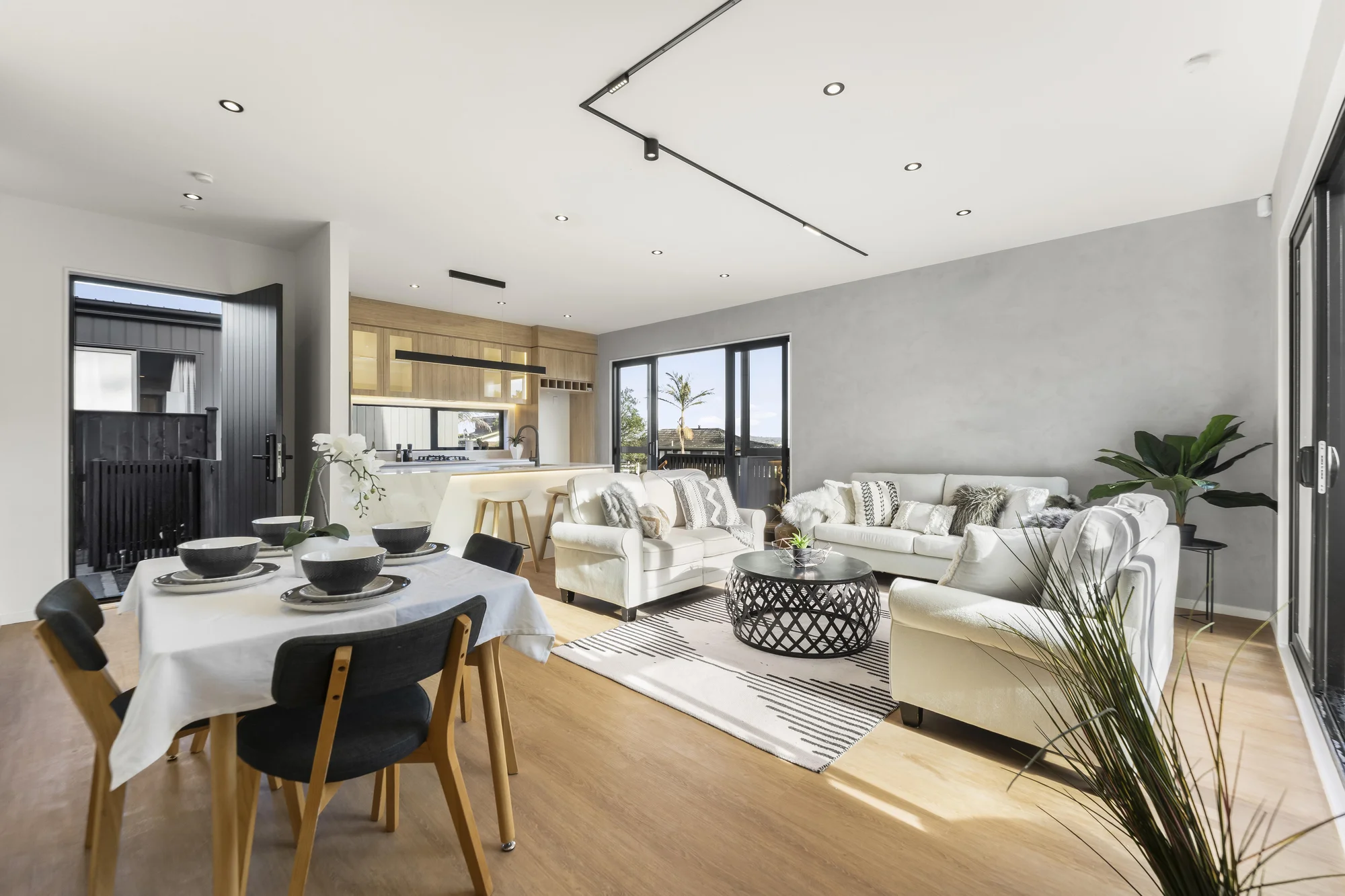 Howick 4Moenga Brand New Corner Gem