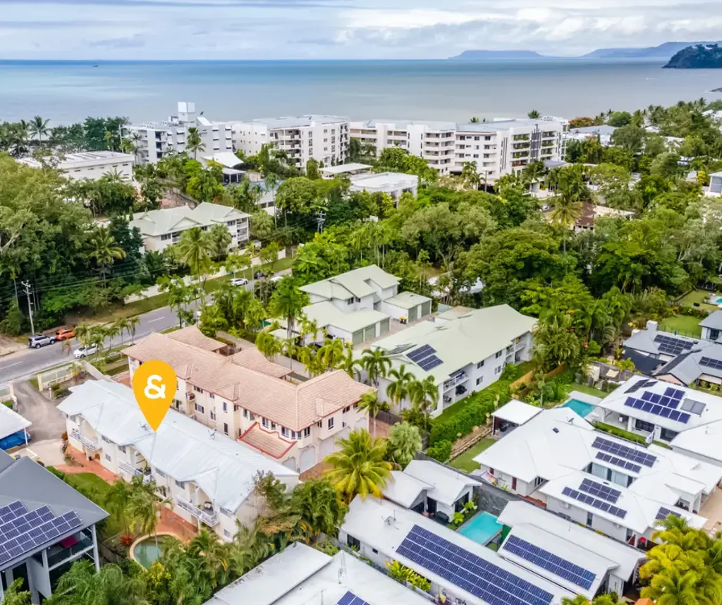 Trinity Beach 2房  WALK TO THE BEACH - REFURBISHED TOWNHOUSE IN SMALL COMPLEX