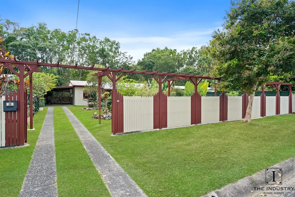 Holloways Beach 3 Bedroom Family home surrounded by lush gardens close to the beach
