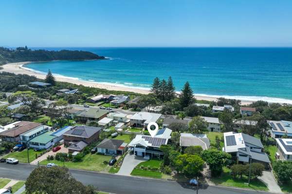 Mollymook Beach 4 Bedroom Stunning Luxury Home with Resort-Style Living