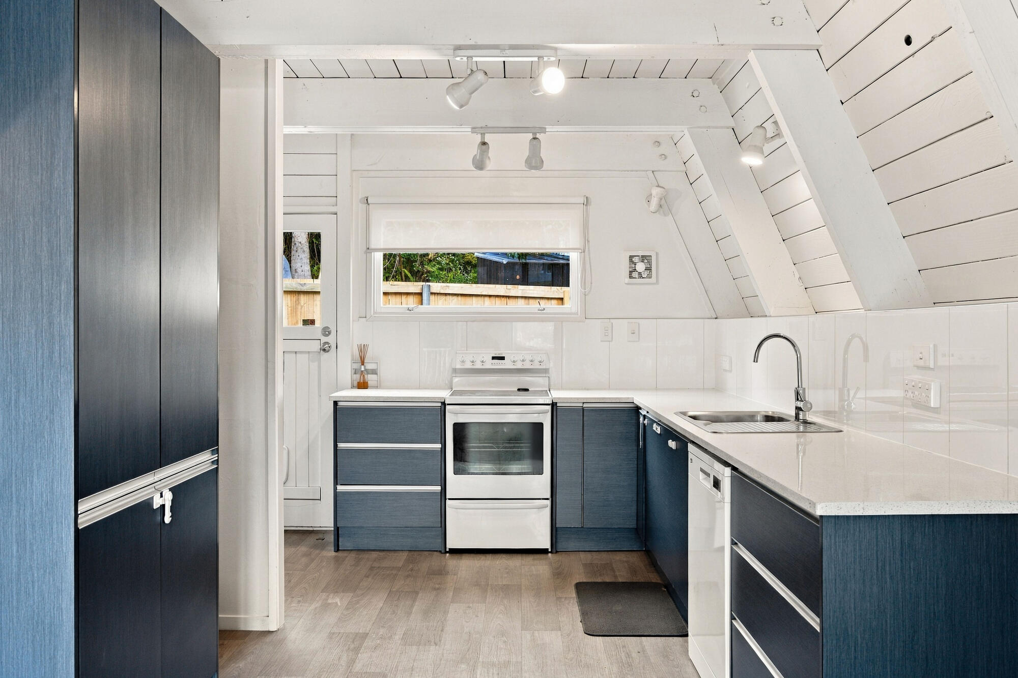 10B Win Grove, Hatfields Beach, photo 4