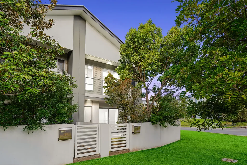 Rochedale 3 Slaapkamer Luxury Meets Lifestyle: Contemporary Rochedale Townhome