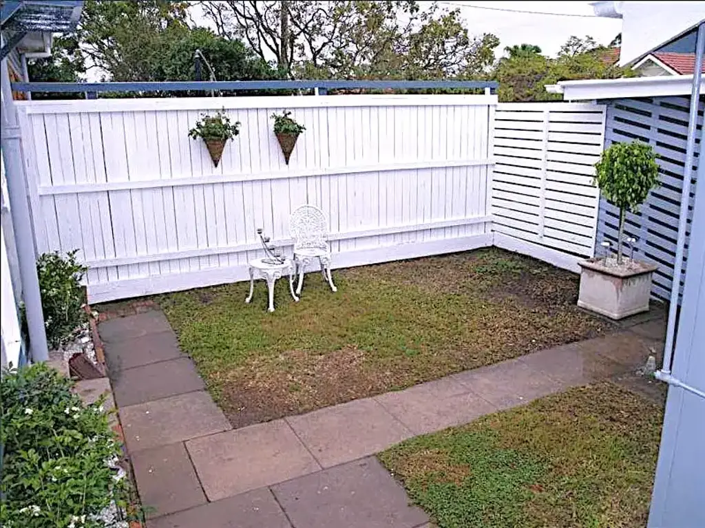 2 Bedroom Unit in the Heart of Camp Hill!