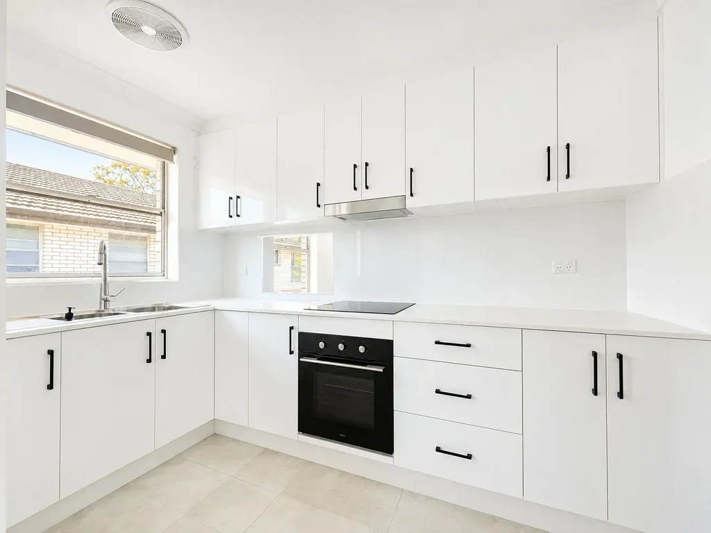 Freshly Renovated Top Floor 2-Bedroom Unit in Prime Cabramat