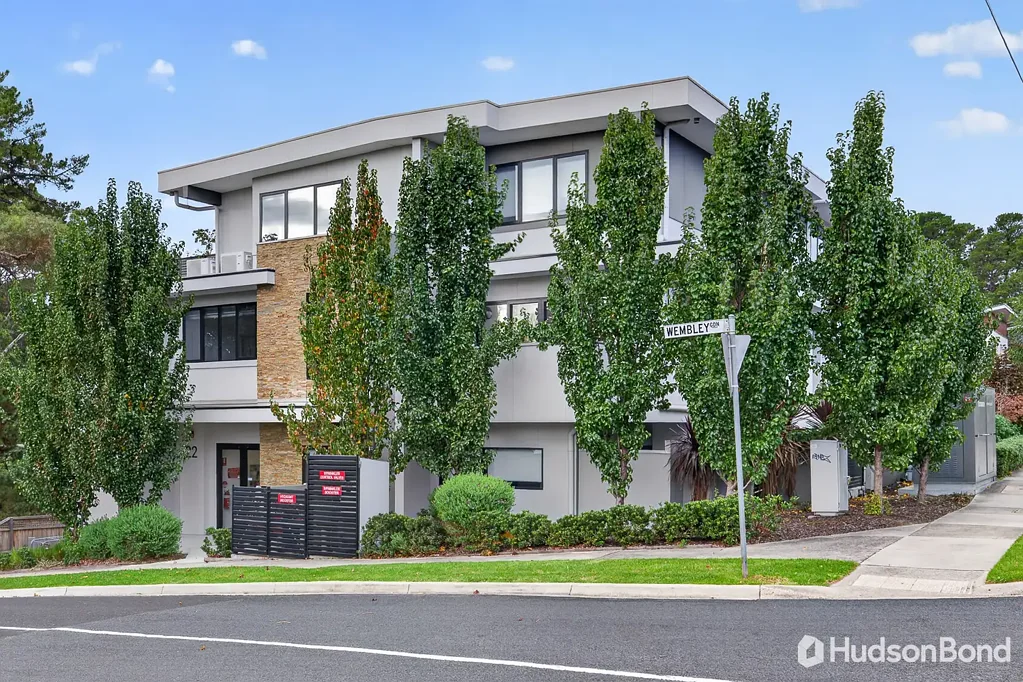 Donvale 2Zimmer Approx. 120sqm Property, Quietly Set, North-Facing & Opposite Tunstall Square In the EDSC School Zone