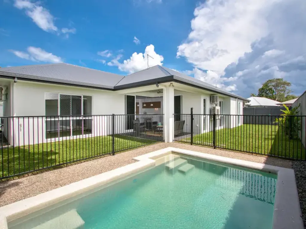 SPACIOUS FAMILY HOME, WITH A POOL, IN SOUGHT AFTER TRINITY BEACH!
