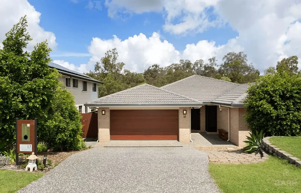 Moggill 4कमरा Elevated Family Living with Space, Privacy and a Leafy Outlook on 1020m2!