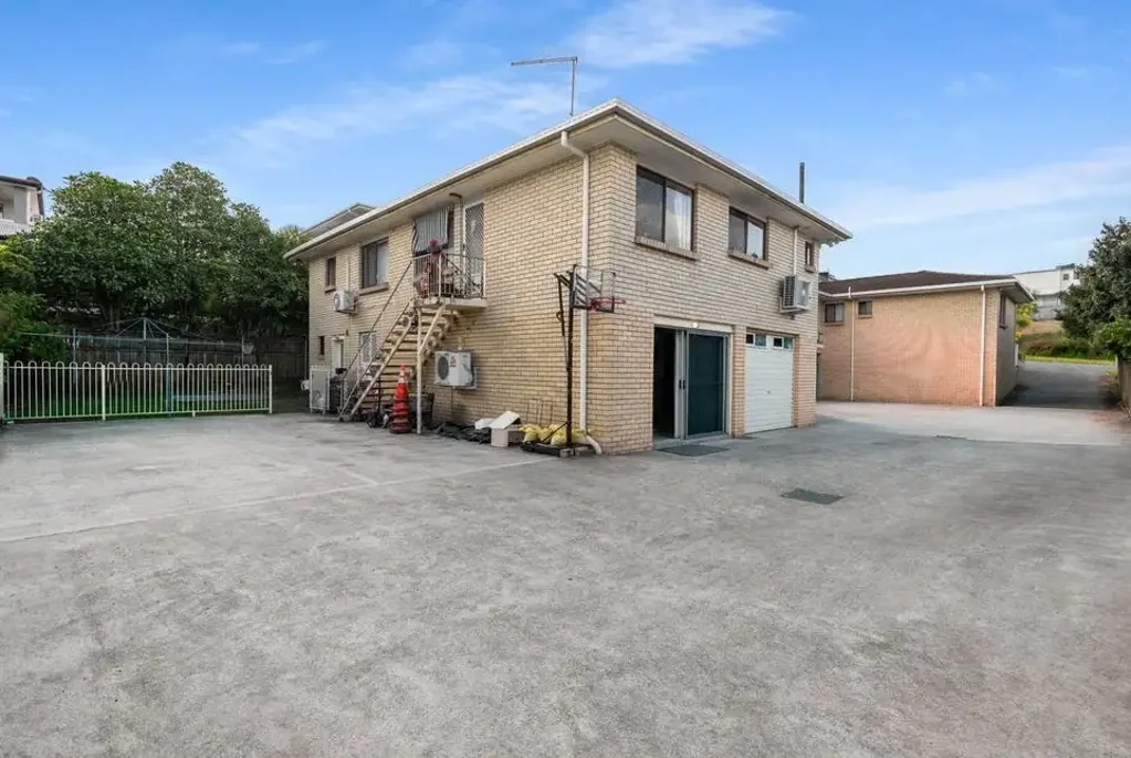 WELCOME HOME! GREAT LOCATION