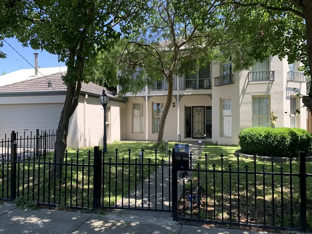 A REMARKABLE FAMILY HOME IN THE HEART OF RIVERSIDE ALPHINGTON