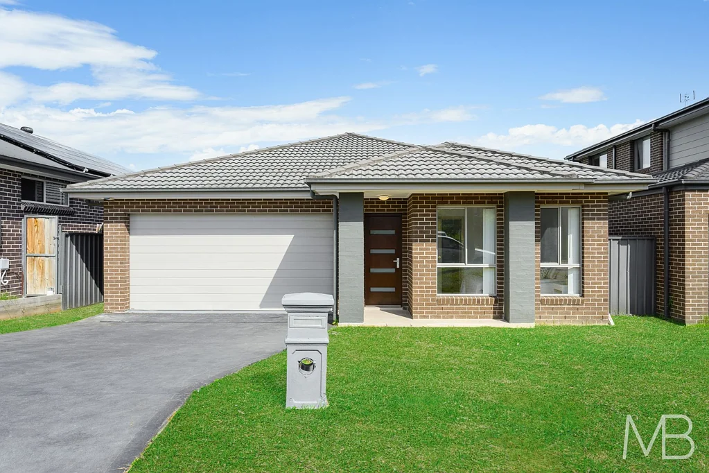 Schofields 4Zimmer ELEVATED LIVING IN A PRIME POCKET
