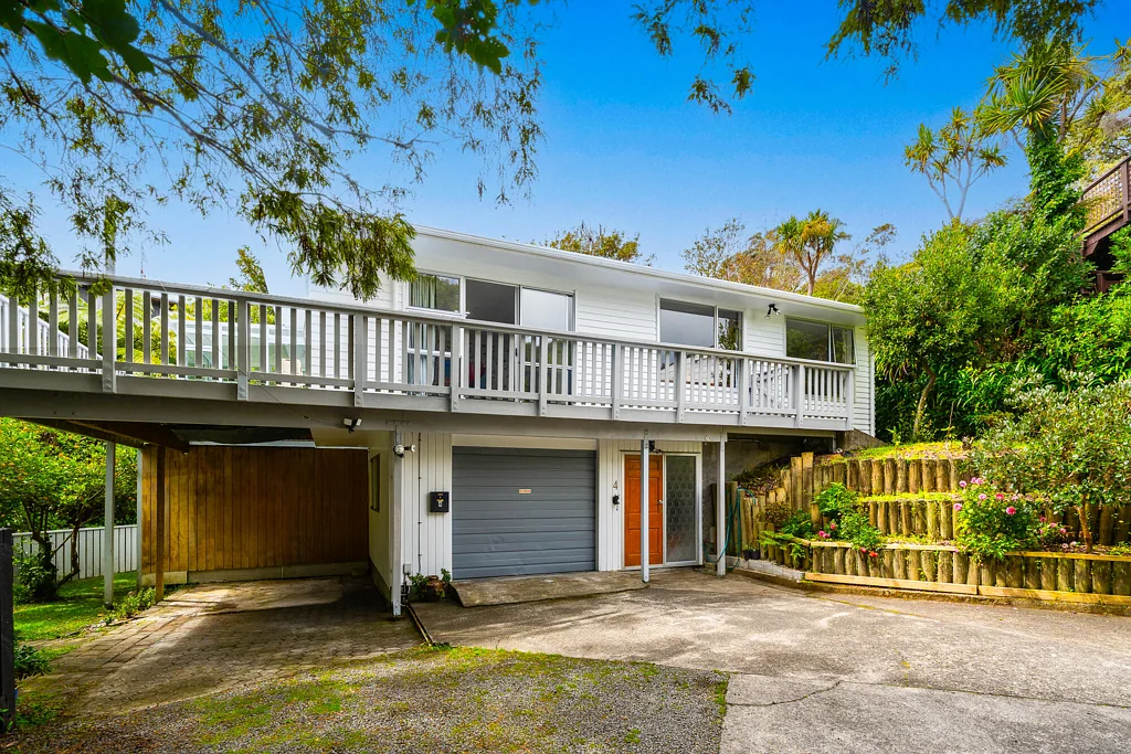 Paparangi 3 Bedroom Nature-Surrounded Family Retreat