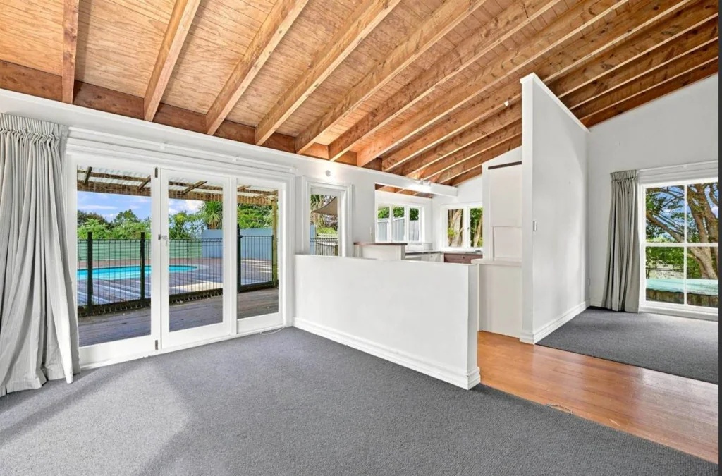 4 Beds Plus Study, Grazing Land and Pool