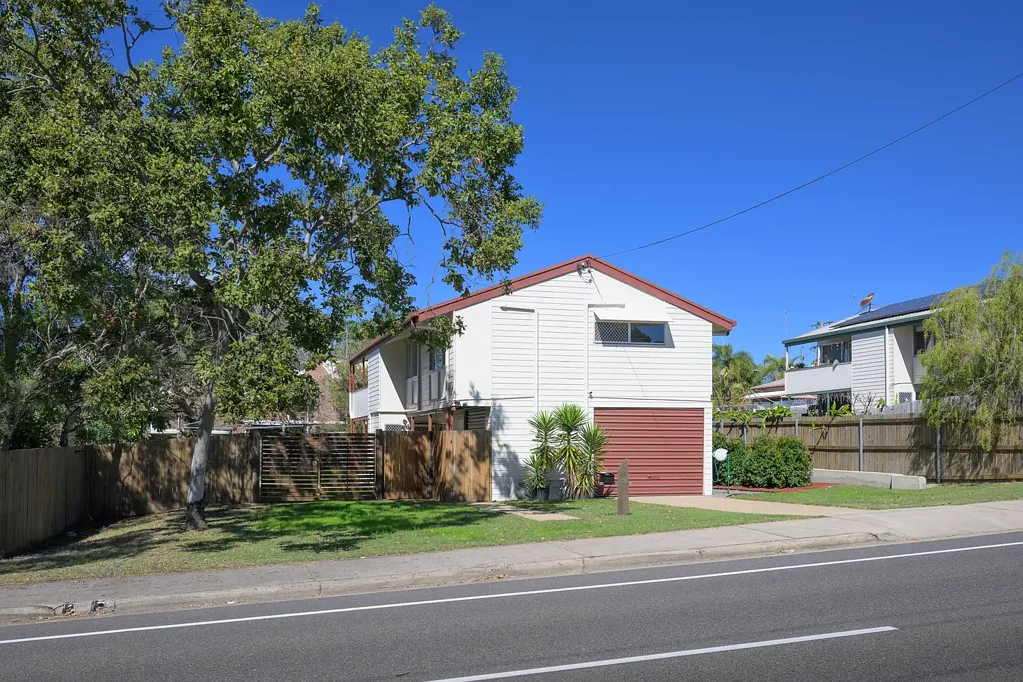 New Auckland 4ห้องนอน Freshly Renovated High-Set Home