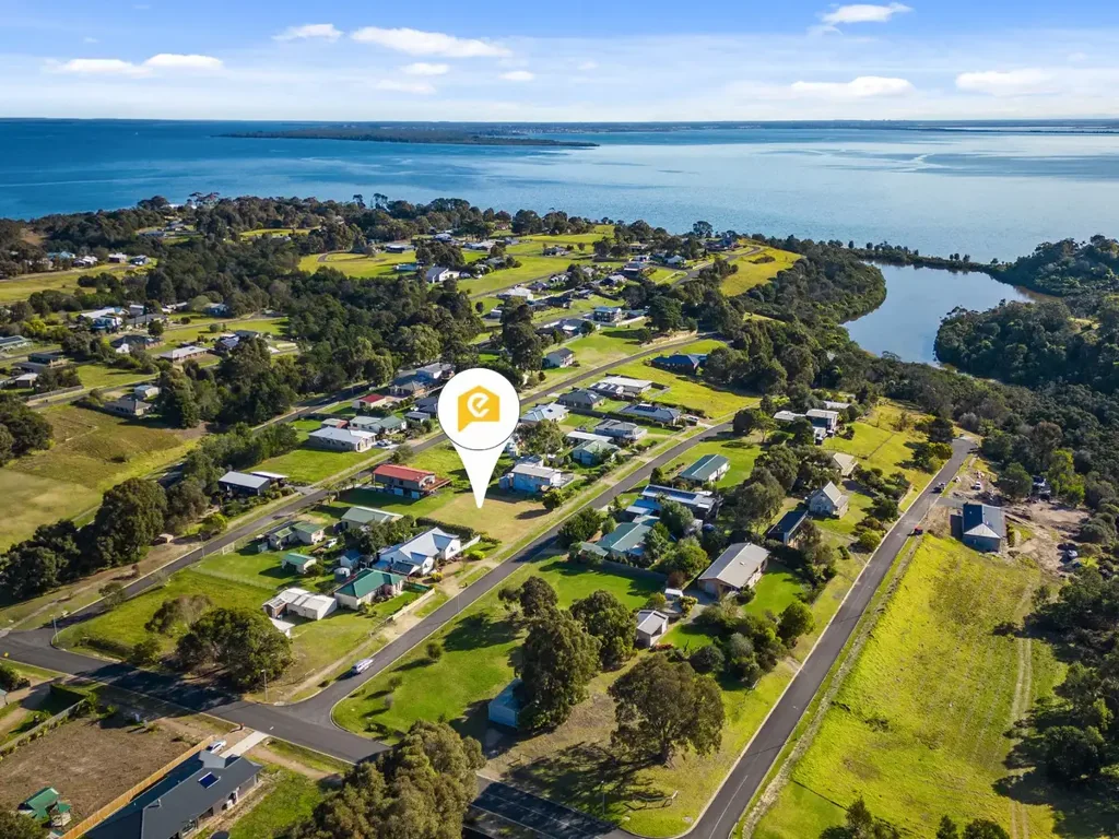 Metung Once in a lifetime block - build your dream home here