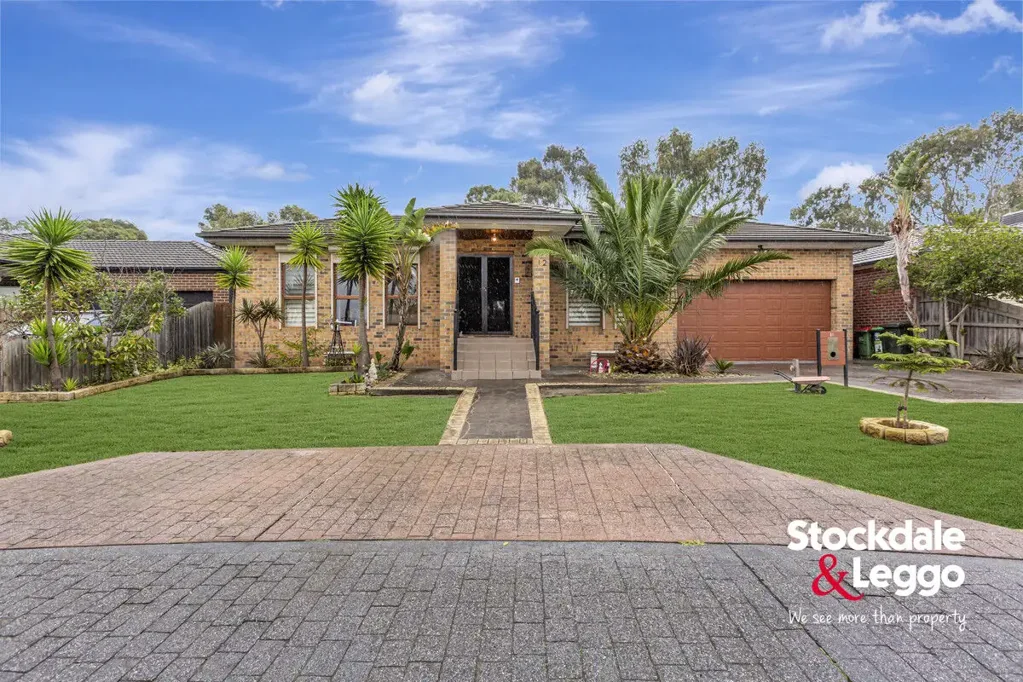 Family Opulence in a Picture-Perfect Locale
