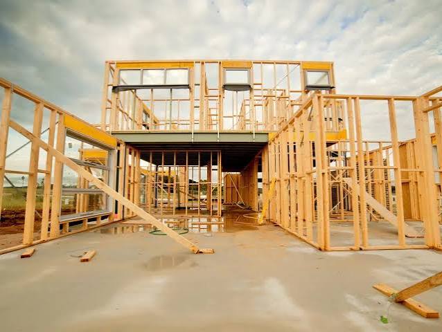建筑商突然“倒下一片”！815家企业进外部管理，新房供应链会不会更紧？