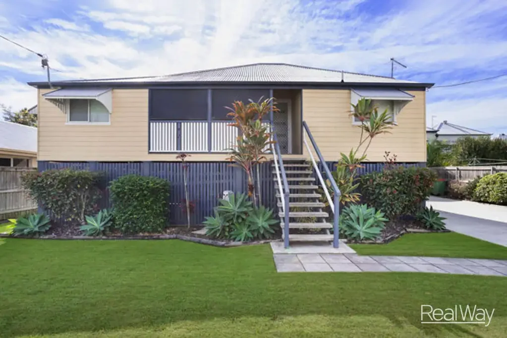 North Ipswich 4Phòng ngủ Secure, Character & Convenient – Your Perfect Home Awaits!