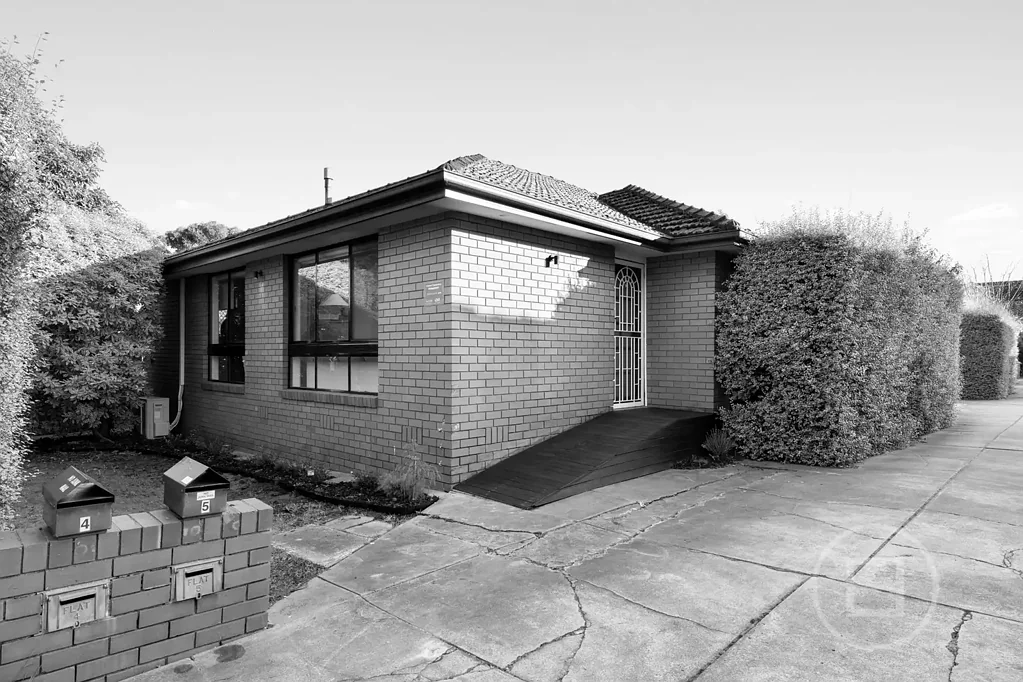 Northcote 2Zimmer Auction Saturday 12th September at 11am