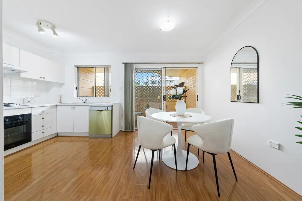Hornsby 2Phòng ngủ North facing full brick building, super size and low levy!