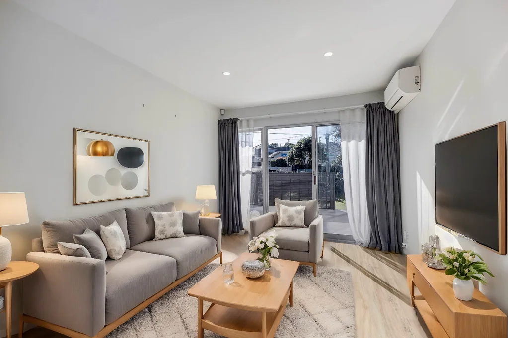 Refurbished two bedroom Onehunga mall unit.