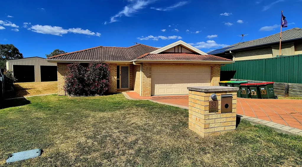 Muswellbrook 4 Bedroom Modern 4 Bedroom Family Home with Shed & Solar