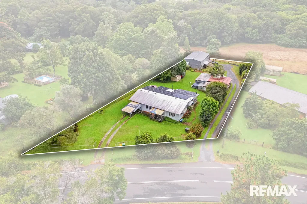West Woombye 6 Bedroom Half Acre Lifestyle Retreat with Large Shed & Side Access