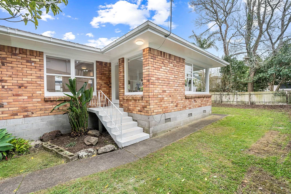 Mount Eden 2房  Renovated, Easy-Care Living In A Handy Location!