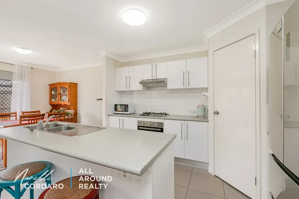 Upper Caboolture 3Zimmer MODERN DETACHED LOWSET HOUSE IN A PRIVATE GATED COMMUNITY WITH SOLAR