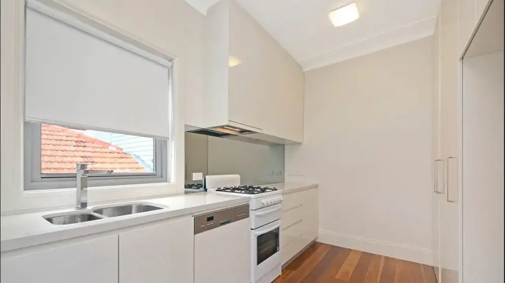 MODERN 2 BEDROOM ART DECO APARTMENT