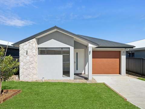 Goulburn 4 Bedroom Beautiful Brand New Home - Suit First Home Buyers - Young Family - Investors
